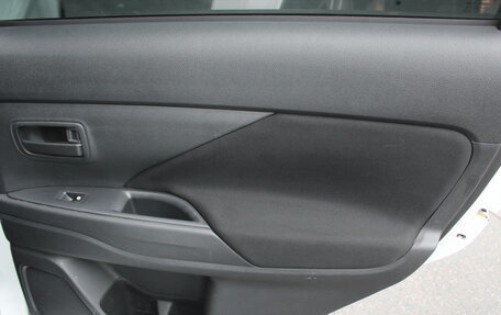 Mitsubishi Outlander III рестайлинг 3, 2018 год, 1 715 000 рублей, 15 фотография