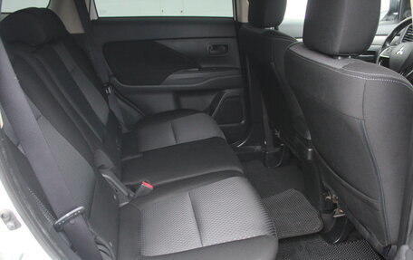 Mitsubishi Outlander III рестайлинг 3, 2018 год, 1 715 000 рублей, 13 фотография