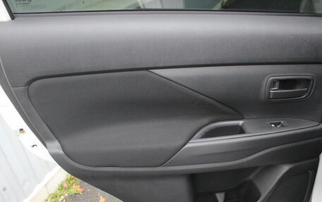 Mitsubishi Outlander III рестайлинг 3, 2018 год, 1 715 000 рублей, 14 фотография