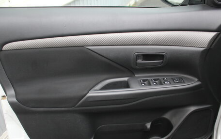 Mitsubishi Outlander III рестайлинг 3, 2018 год, 1 715 000 рублей, 11 фотография