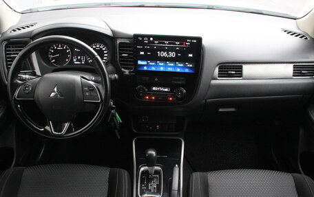 Mitsubishi Outlander III рестайлинг 3, 2018 год, 1 715 000 рублей, 16 фотография