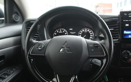 Mitsubishi Outlander III рестайлинг 3, 2018 год, 1 715 000 рублей, 17 фотография