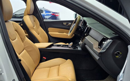 Volvo XC60 II, 2023 год, 3 600 000 рублей, 10 фотография