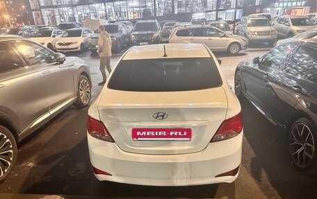 Hyundai Solaris II рестайлинг, 2015 год, 650 000 рублей, 2 фотография