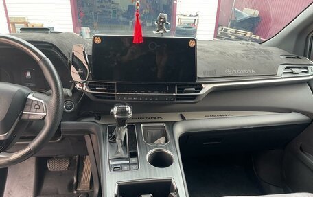 Toyota Sienna, 2024 год, 6 900 000 рублей, 8 фотография