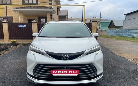 Toyota Sienna, 2024 год, 6 900 000 рублей, 4 фотография