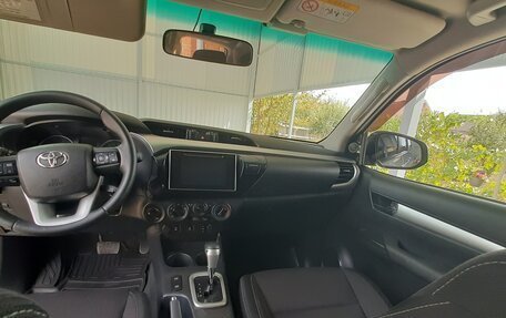 Toyota Hilux VIII, 2018 год, 3 550 000 рублей, 10 фотография