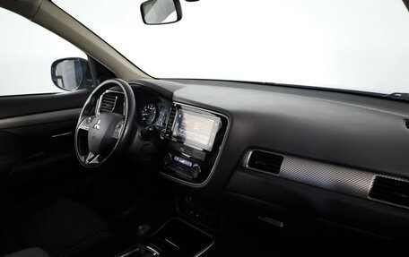 Mitsubishi Outlander III рестайлинг 3, 2018 год, 1 549 000 рублей, 11 фотография