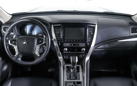 Mitsubishi Pajero Sport III рестайлинг, 2021 год, 3 995 000 рублей, 9 фотография