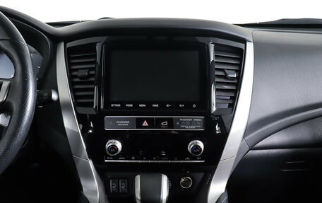 Mitsubishi Pajero Sport III рестайлинг, 2021 год, 3 995 000 рублей, 10 фотография