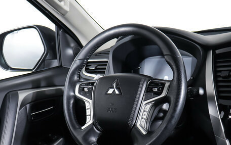 Mitsubishi Pajero Sport III рестайлинг, 2021 год, 3 995 000 рублей, 13 фотография