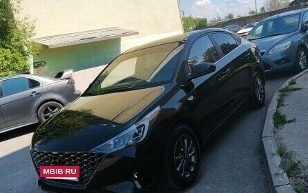 Hyundai Solaris II рестайлинг, 2022 год, 1 800 000 рублей, 3 фотография