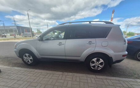 Mitsubishi Outlander III рестайлинг 3, 2010 год, 950 000 рублей, 4 фотография