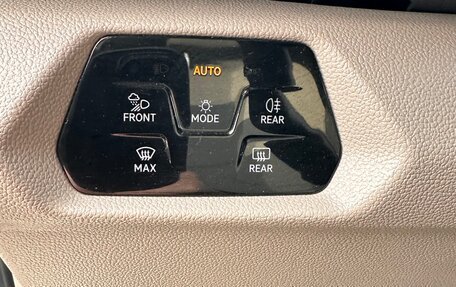 Volkswagen Multivan, 2021 год, 6 200 000 рублей, 13 фотография