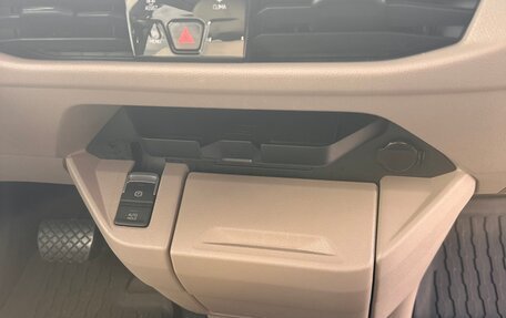 Volkswagen Multivan, 2021 год, 6 200 000 рублей, 12 фотография