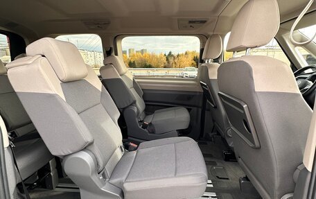 Volkswagen Multivan, 2021 год, 6 200 000 рублей, 10 фотография