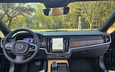 Volvo S90 II рестайлинг, 2022 год, 2 860 000 рублей, 13 фотография