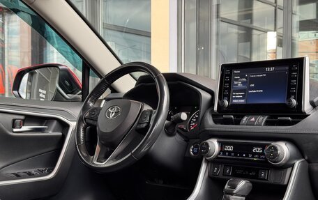 Toyota RAV4, 2021 год, 2 400 000 рублей, 11 фотография