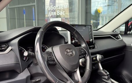 Toyota RAV4, 2021 год, 2 400 000 рублей, 10 фотография