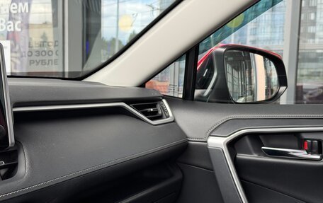 Toyota RAV4, 2021 год, 2 400 000 рублей, 18 фотография