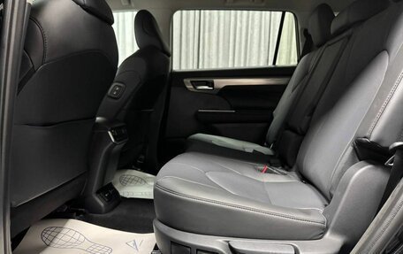 Toyota Highlander, 2025 год, 5 800 000 рублей, 28 фотография