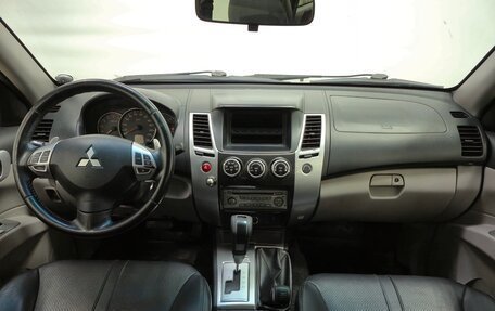 Mitsubishi Pajero Sport II рестайлинг, 2013 год, 1 750 000 рублей, 10 фотография