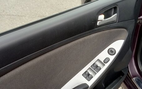 Hyundai Solaris II рестайлинг, 2011 год, 750 000 рублей, 8 фотография