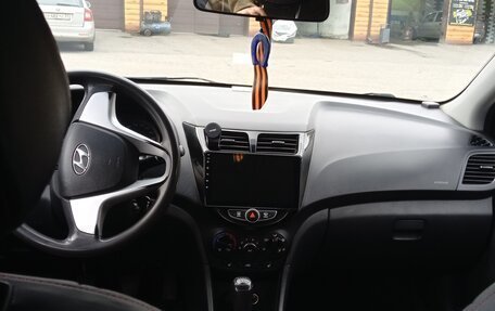 Hyundai Solaris II рестайлинг, 2011 год, 750 000 рублей, 7 фотография