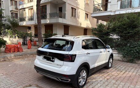 Volkswagen T-Cross I, 2022 год, 1 950 000 рублей, 6 фотография