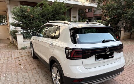 Volkswagen T-Cross I, 2022 год, 1 950 000 рублей, 7 фотография