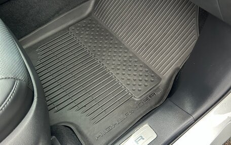 Toyota Highlander, 2021 год, 6 300 000 рублей, 1 фотография