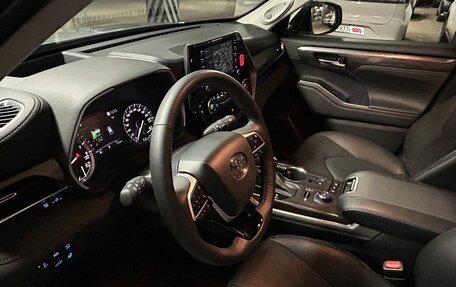 Toyota Highlander, 2021 год, 6 300 000 рублей, 8 фотография