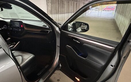 Toyota Highlander, 2021 год, 6 300 000 рублей, 15 фотография