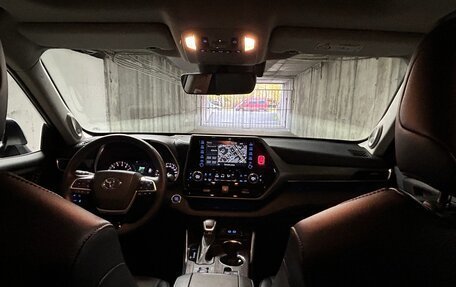 Toyota Highlander, 2021 год, 6 300 000 рублей, 18 фотография