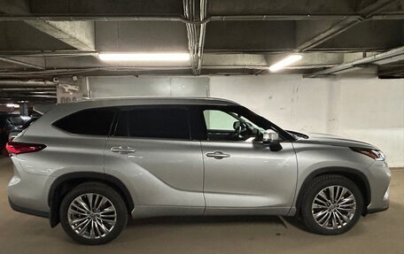 Toyota Highlander, 2021 год, 6 300 000 рублей, 33 фотография