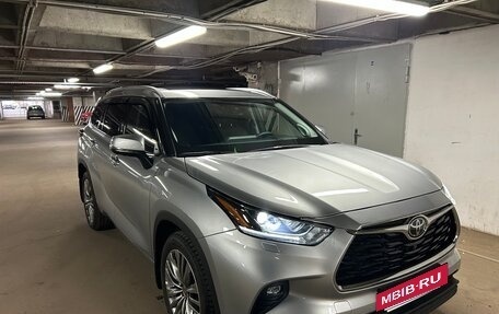 Toyota Highlander, 2021 год, 6 300 000 рублей, 32 фотография