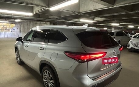 Toyota Highlander, 2021 год, 6 300 000 рублей, 30 фотография