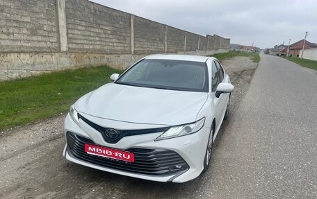 Toyota Camry, 2019 год, 2 850 000 рублей, 1 фотография