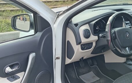 Renault Logan II, 2017 год, 700 000 рублей, 7 фотография
