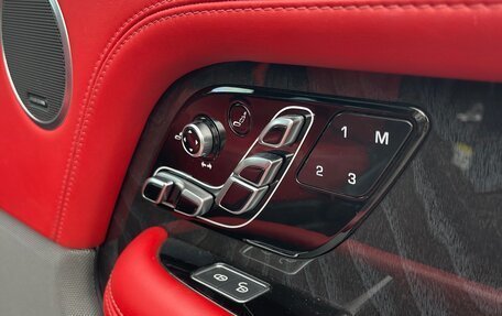 Land Rover Range Rover IV рестайлинг, 2018 год, 8 900 000 рублей, 12 фотография