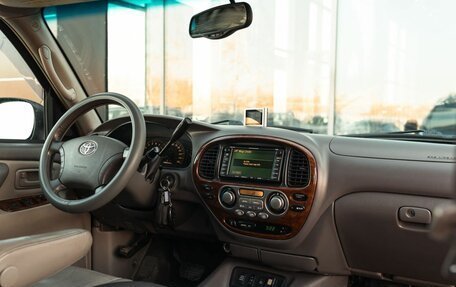 Toyota Sequoia II рестайлинг, 2004 год, 2 030 000 рублей, 10 фотография