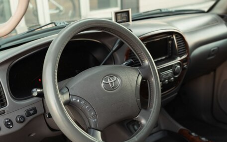 Toyota Sequoia II рестайлинг, 2004 год, 2 030 000 рублей, 11 фотография