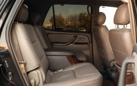 Toyota Sequoia II рестайлинг, 2004 год, 2 030 000 рублей, 21 фотография