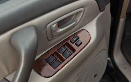 Toyota Sequoia II рестайлинг, 2004 год, 2 030 000 рублей, 16 фотография