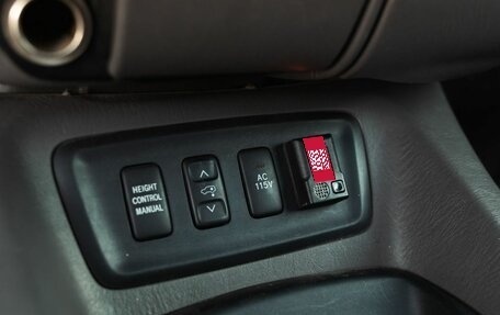 Toyota Sequoia II рестайлинг, 2004 год, 2 030 000 рублей, 14 фотография