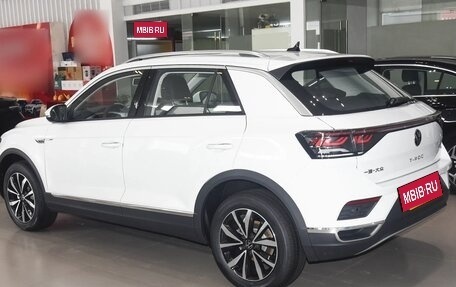 Volkswagen T-Roc I, 2025 год, 2 450 000 рублей, 8 фотография
