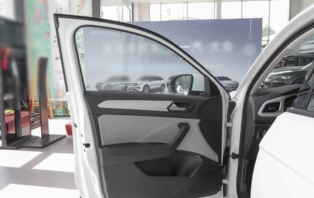 Volkswagen T-Roc I, 2025 год, 2 450 000 рублей, 29 фотография