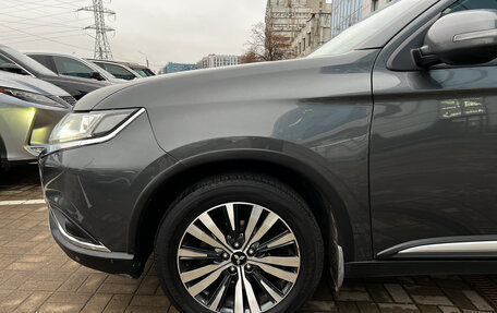 Mitsubishi Outlander III рестайлинг 3, 2020 год, 2 250 000 рублей, 5 фотография