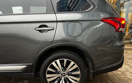 Mitsubishi Outlander III рестайлинг 3, 2020 год, 2 250 000 рублей, 6 фотография