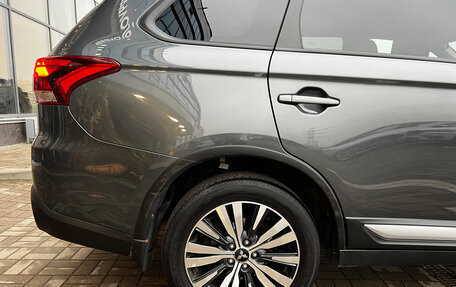 Mitsubishi Outlander III рестайлинг 3, 2020 год, 2 250 000 рублей, 7 фотография